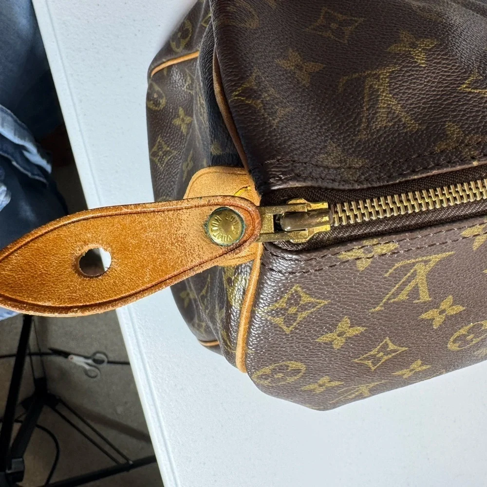 AUTHENTIC Louis Vuitton Brown Monogram Speedy 40